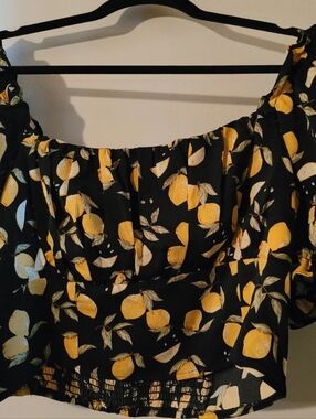 Black Lemon Print Women’s Crop Top